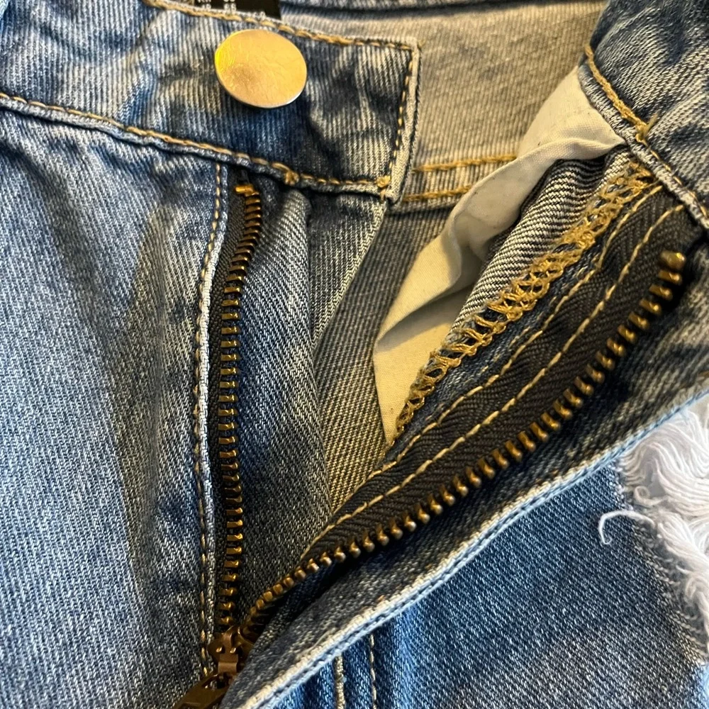 Forever 21 Distressing/Frayed Jeans Cut Out Fishnet Patches Straight Leg Size - Picture 6 of 9